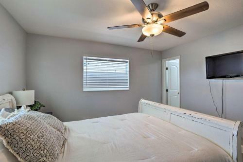 Family Friendly Home About 1 Mi To Beach Parks!