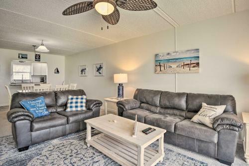 Apartamento Coastal Condo Escape With Patio Steps To Beach
