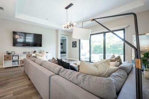 Luxurious Home With Optional Chauffer & Butler Service