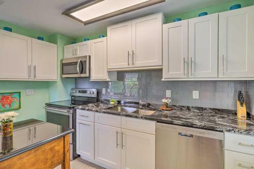 Rockledge Beach House With Screened-in Porch!