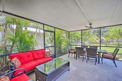 Bright, Airy Naples Home Near Beach And Dining!