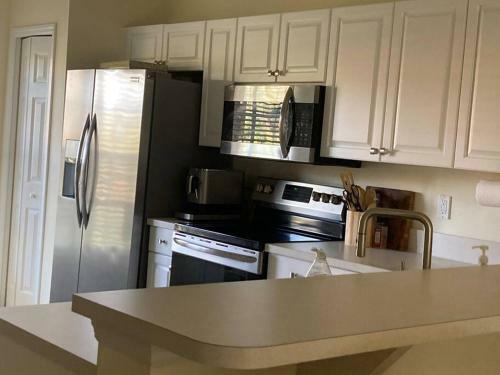Apartamento Beautiful Pool View Condo