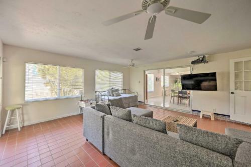 Bright Family Home, Walk To Vanderbilt Beach!