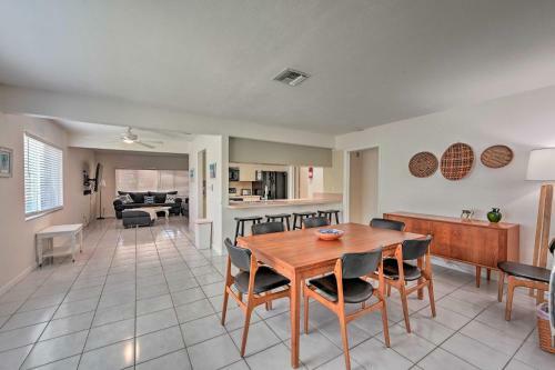 Bright Family Home, Walk To Vanderbilt Beach!