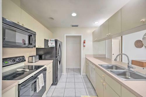 Bright Family Home, Walk To Vanderbilt Beach!