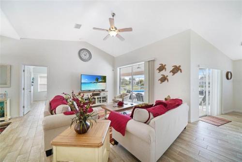 Bella Vista - Private Villa With Heated Pool - Sleeps 6