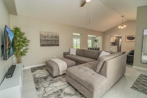 Florida Oasis - Private Dog Friendly Villa With Solar Pool - Sleeps 6