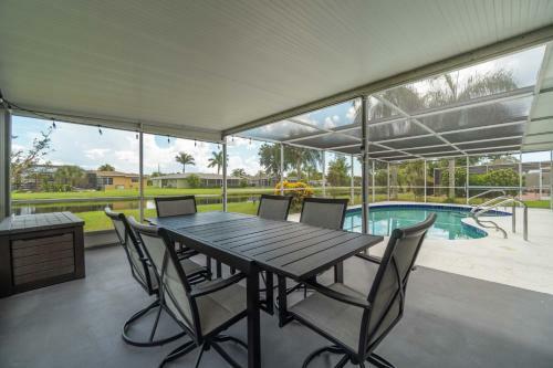 Florida Oasis - Private Dog Friendly Villa With Solar Pool - Sleeps 6