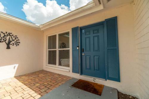 Florida Oasis - Private Dog Friendly Villa With Solar Pool - Sleeps 6
