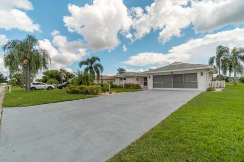 Florida Oasis - Private Dog Friendly Villa With Solar Pool - Sleeps 6
