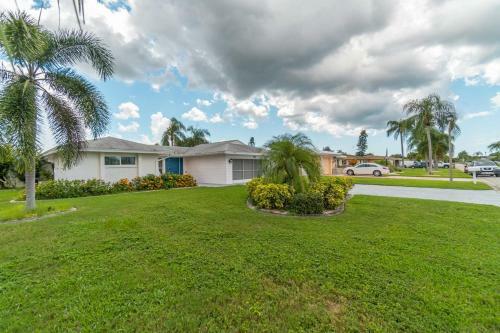 Florida Oasis - Private Dog Friendly Villa With Solar Pool - Sleeps 6