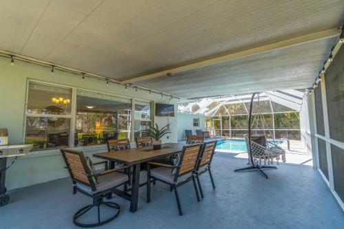Golf Retreat - Private Dog Friendly Villa With Heated Pool - Sleeps 6