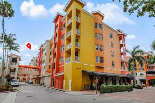 Bayfront Beauty - Downtown Naples Condo