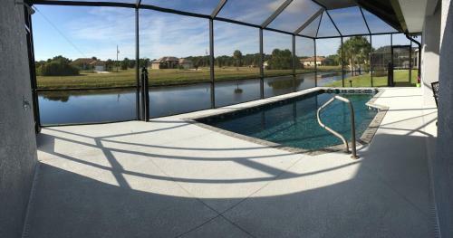 Florida Secret - Private Villa With Heated Pool - Sleeps 8