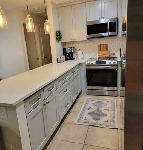 New! Perfect Vacation Home With Pool Near Beaches
