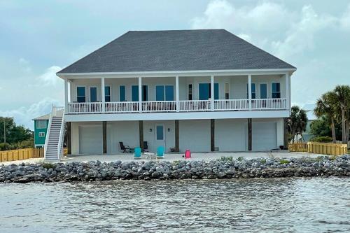 Beach House On The Bay