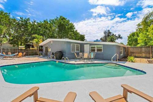 Family Friendly W/pool. 5 Miles To Madeira Beach
