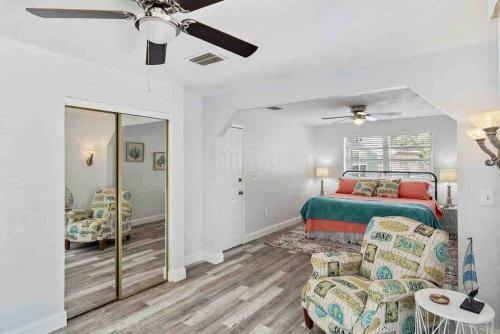 Family Friendly W/pool. 5 Miles To Madeira Beach