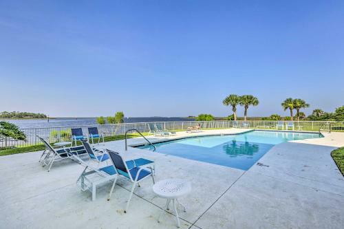 Apartamento Cheerful Condo With Community Pool And Boat Dock!