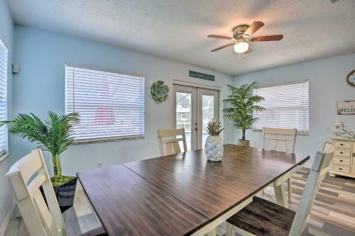 Bright Ruskin Home Less Than 2 Mi To Beach And Marina!