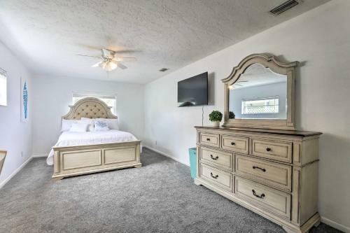Bright Ruskin Home Less Than 2 Mi To Beach And Marina!