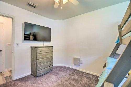 Bright Ruskin Home Less Than 2 Mi To Beach And Marina!