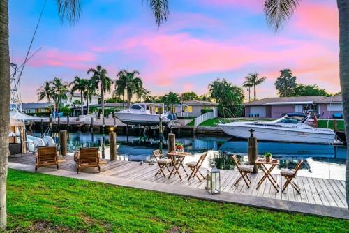 Waterfront Pool Dream Vacation