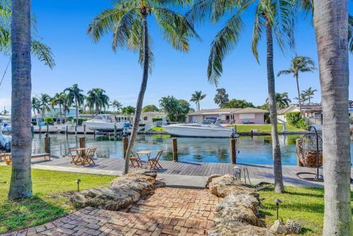 Waterfront Pool Dream Vacation
