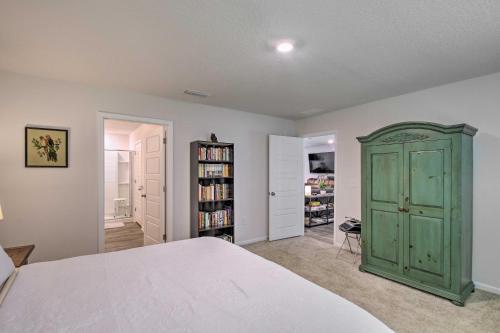 Musical Pensacola Home With Fire Pit And Grill!