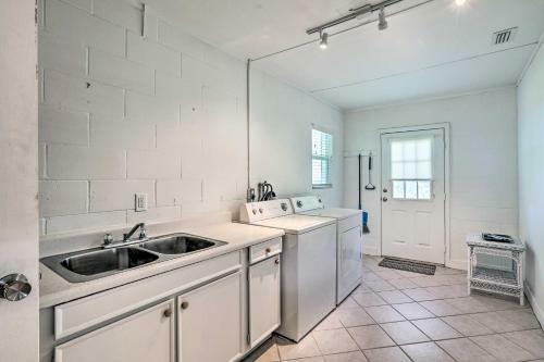 Lakefront Tavares Home With Sunroom And Boat Dock