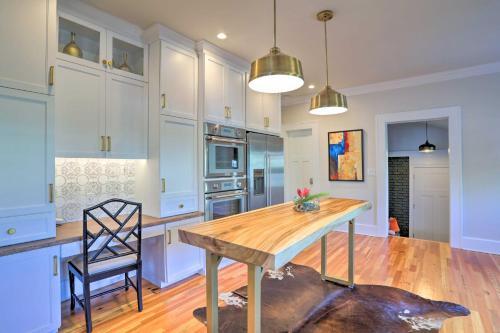Lovely St Pete Getaway With Fireplace And Patio!