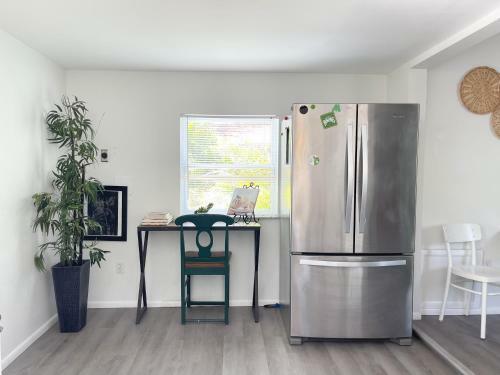 Adorable Private Cottage Close To Beach & Downtown