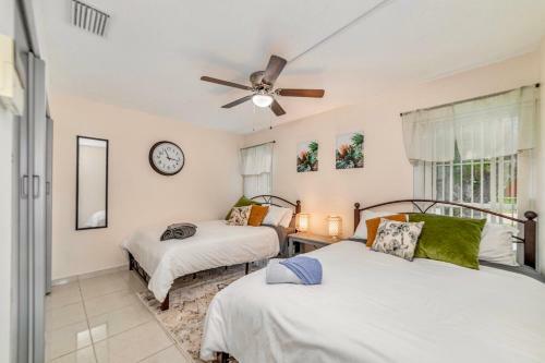 The Flamingo*4bed*pool*jacuzzi*foosball