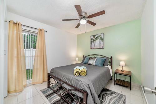 The Flamingo*4bed*pool*jacuzzi*foosball