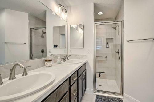 Adults-only Home In The Villages With Perks!