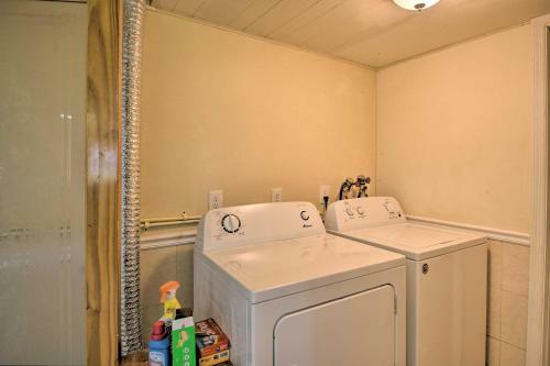 Waterfront Welaka Escape With Private Docks!
