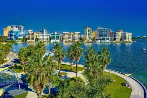 Tropical Oasis Walk To Indian Beach Shores Ringling Museum