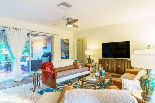Beautiful Glam Mid-century 1 Block From Sarasota Bay With Firepit