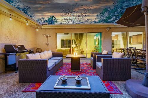 Beautiful Glam Mid-century 1 Block From Sarasota Bay With Firepit