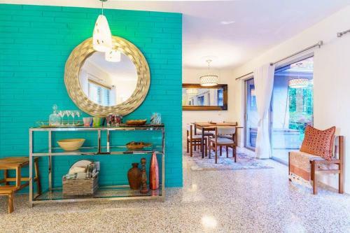 Beautiful Glam Mid-century 1 Block From Sarasota Bay With Firepit