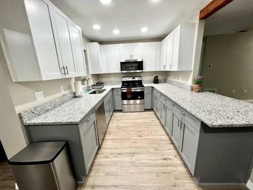 Sarasota Contemporary 4 Bedroom Home With Pool