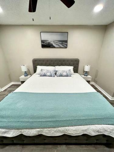 Sarasota Contemporary 4 Bedroom Home With Pool
