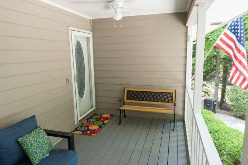 Entire Home, Waterfront Lake Lanier - Kayaks, Dock
