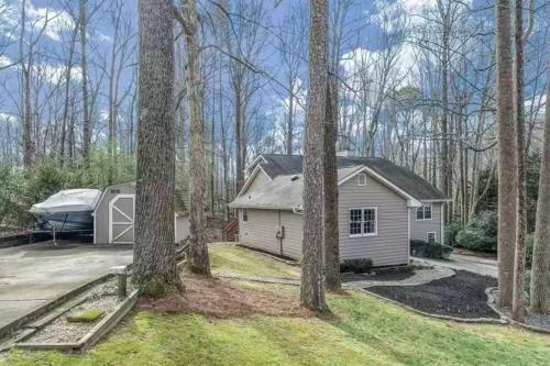 Entire Home, Waterfront Lake Lanier - Kayaks, Dock