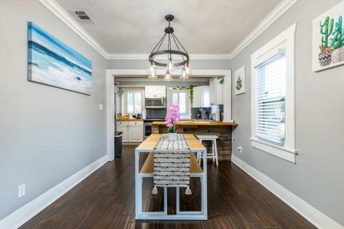 Sought After Seminole Secret Bungalow And Tesla Available