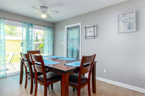 Cheerful Cozy Cottage In South Tampa