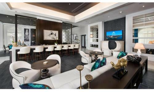Downtown Harbour Island Oasis