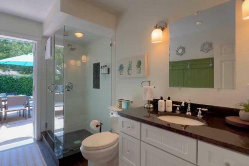 Quiet Oasis In Ideal Location-private Pool &arcade