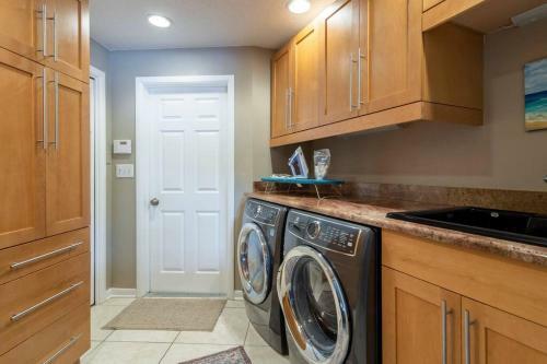Quiet Oasis In Ideal Location-private Pool &arcade