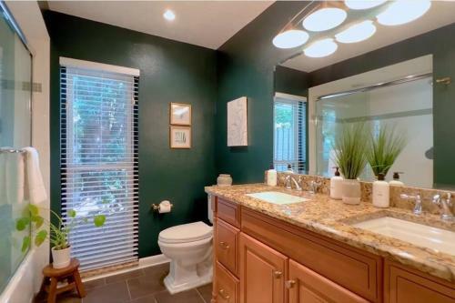 Quiet Oasis In Ideal Location-private Pool &arcade